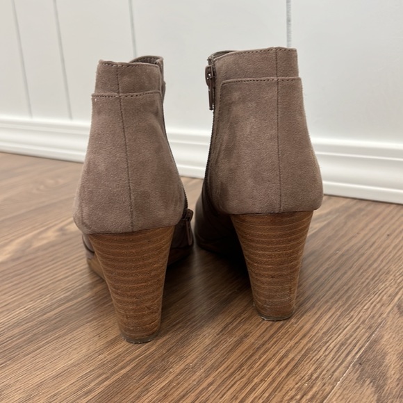 Madden NYC Wedge Boot - Picture 4 of 6